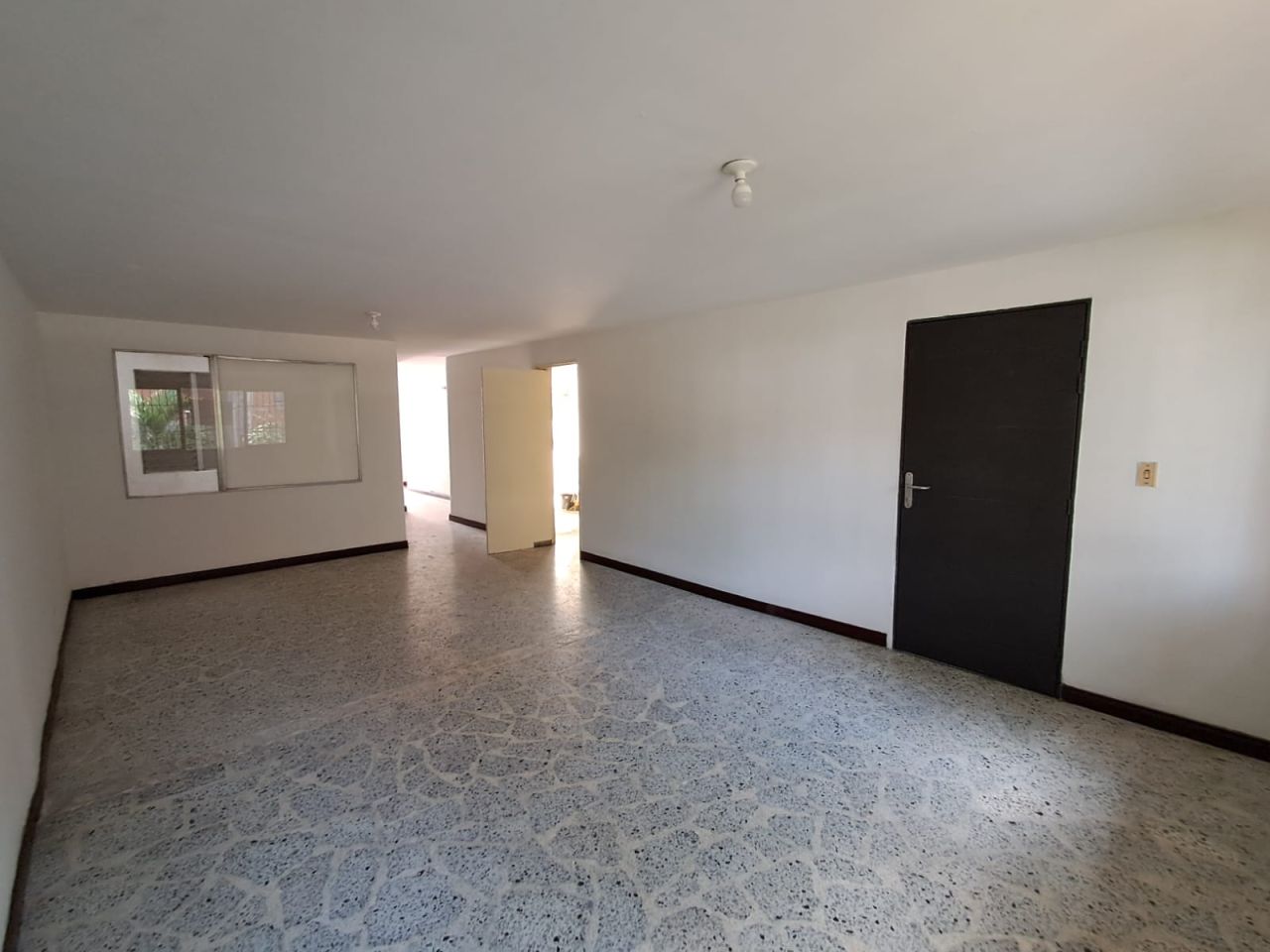 Casa en arriendo Antioquia Medellín Los Colores 200 m2 Habitaciones 3 Baños 3 Garajes 1 Precio $5000000