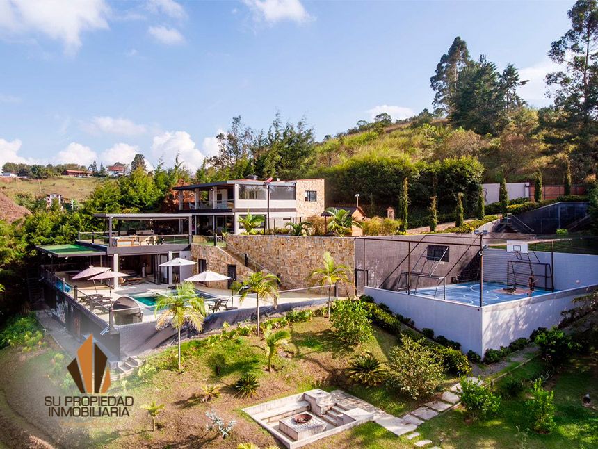 Finca en venta Antioquia Guarne Guarne 430 m2 Habitaciones 7 Baños 4 Garajes 10 Precio $2800000000