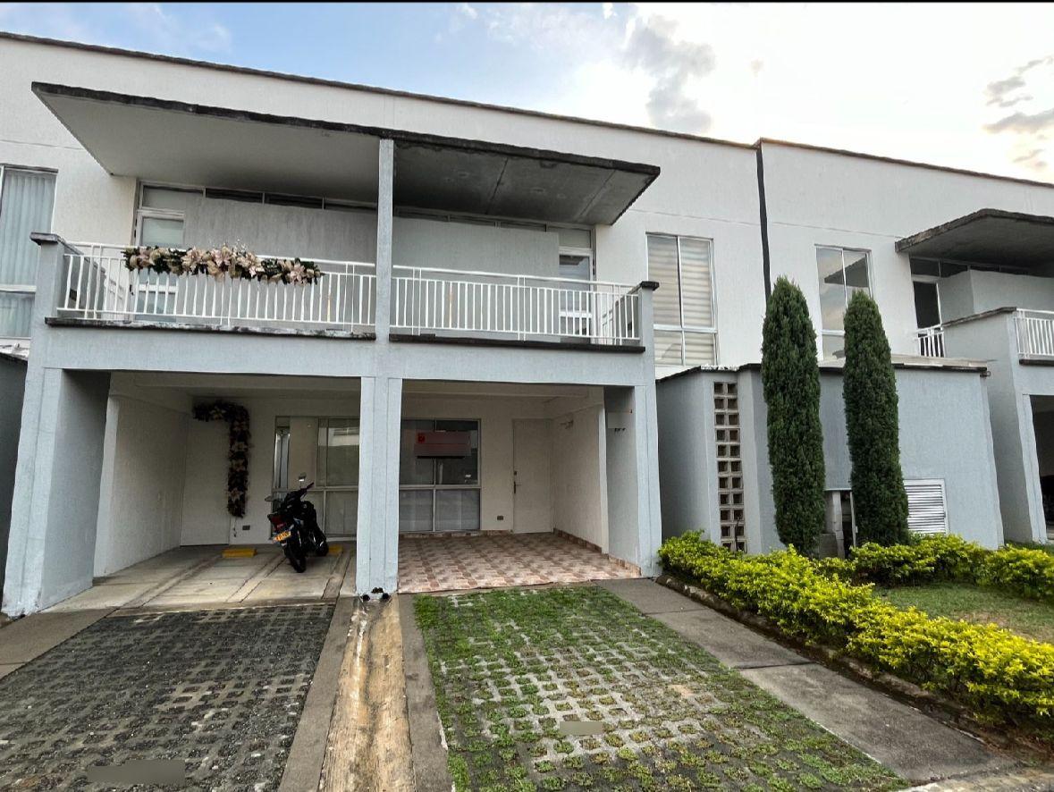 Casa en arriendo Valle Del Cauca Jamundí Ub Alferez Real 140 m2 Habitaciones 4 Baños 3 Garajes 1 Precio $2300000