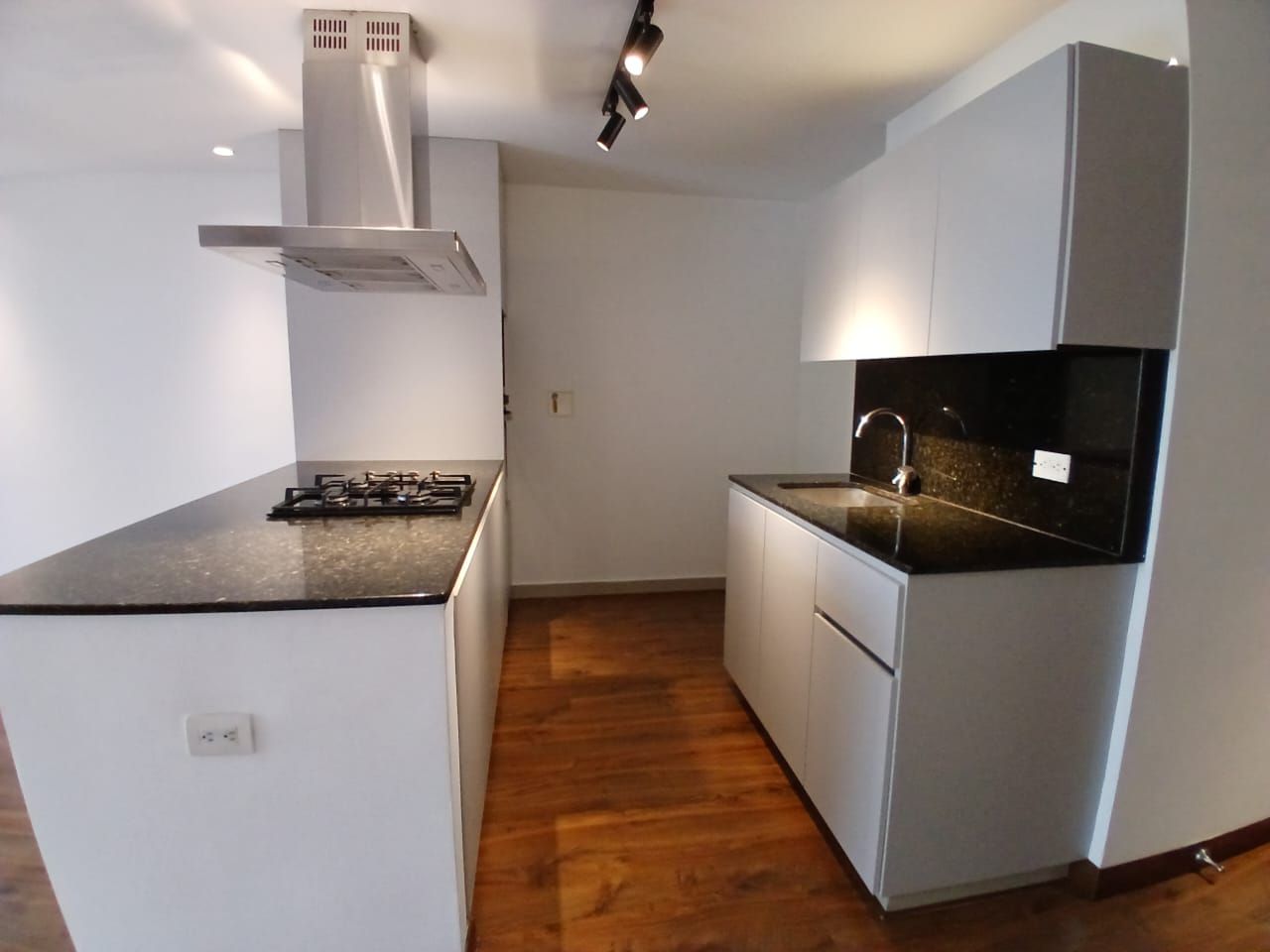 Apartamento en arriendo Antioquia Medellín El Poblado 75 m2 Habitaciones 3 Baños 2 Garajes 1 Precio $3800000