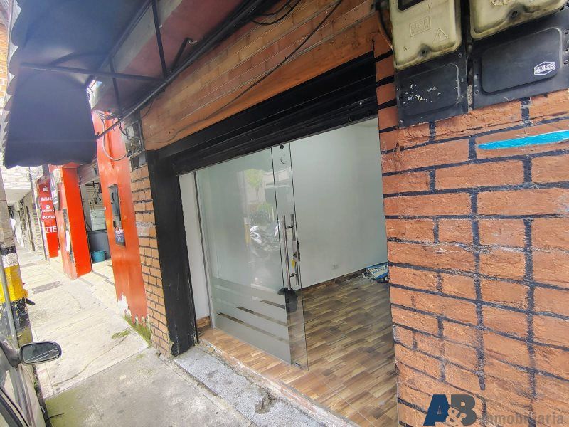 Local en arriendo Antioquia Medellín El Salvador 30 m2 Habitaciones 0 Baños 1 Garajes 0 Precio $1500000