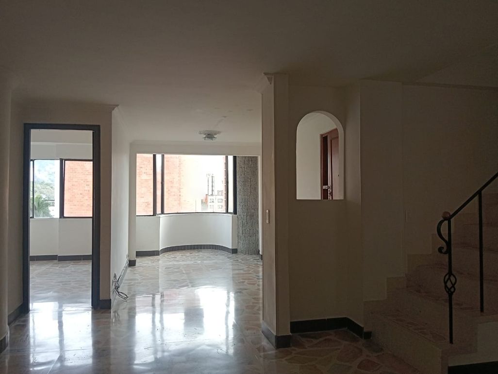 Apartamento en arriendo Antioquia Medellín Laureles 185 m2 Habitaciones 5 Baños 4 Garajes 2 Precio $4300000