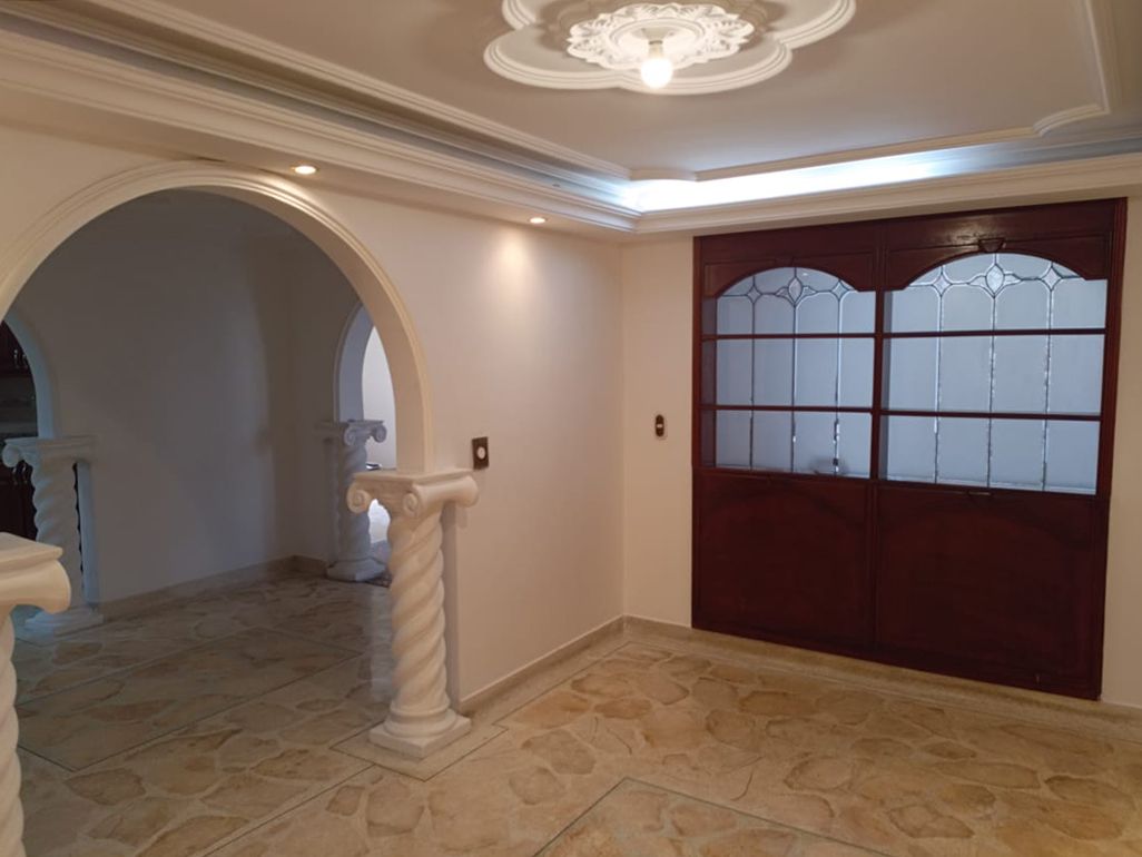 Casa en arriendo Antioquia Medellín La Mota 330 m2 Habitaciones 5 Baños 6 Garajes 2 Precio $5500000