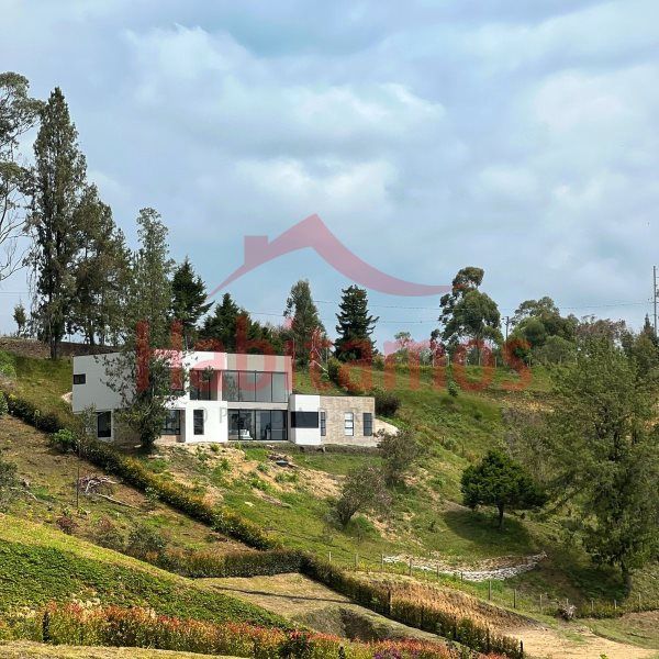 Casa en venta Antioquia Guarne Centro 2500 m2 Habitaciones 4 Baños 4 Garajes 2 Precio $1600000000