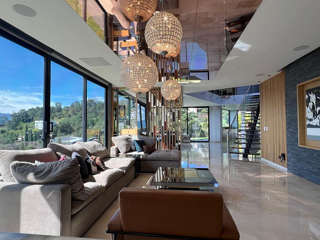 Casa en arriendo Antioquia Medellín Altos Del Poblado 330 m2 Habitaciones 3 Baños 4 Garajes 1 Precio $35000000