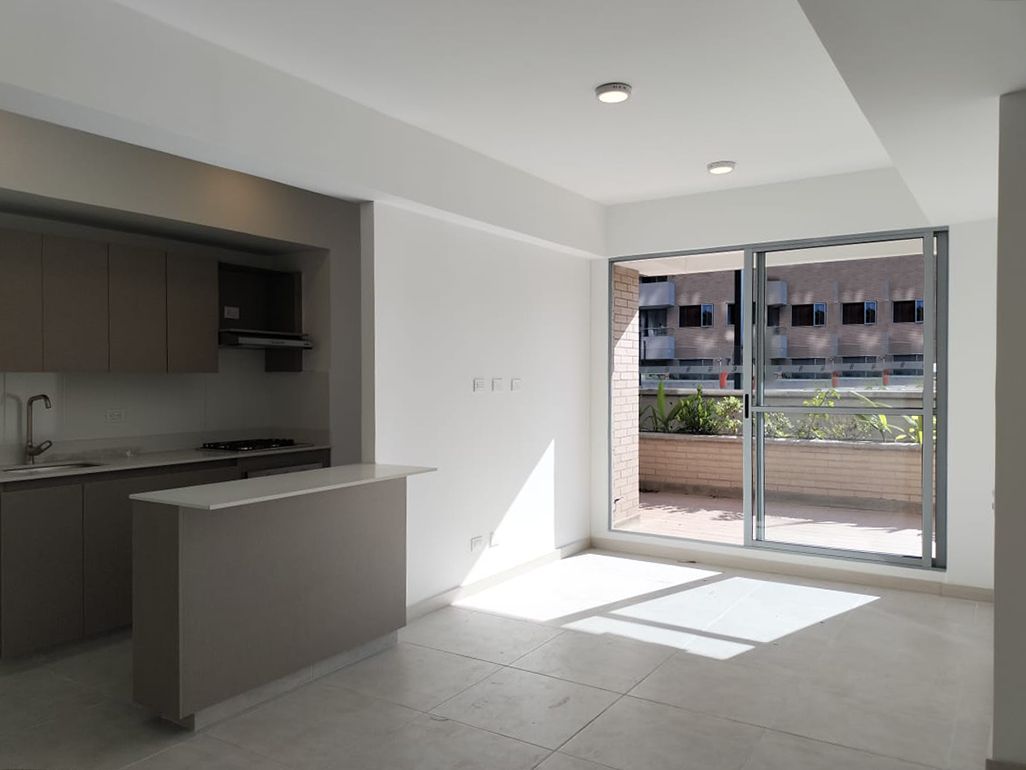 Apartamento en arriendo Antioquia Envigado Jardines 82 m2 Habitaciones 3 Baños 2 Garajes 2 Precio $3850000