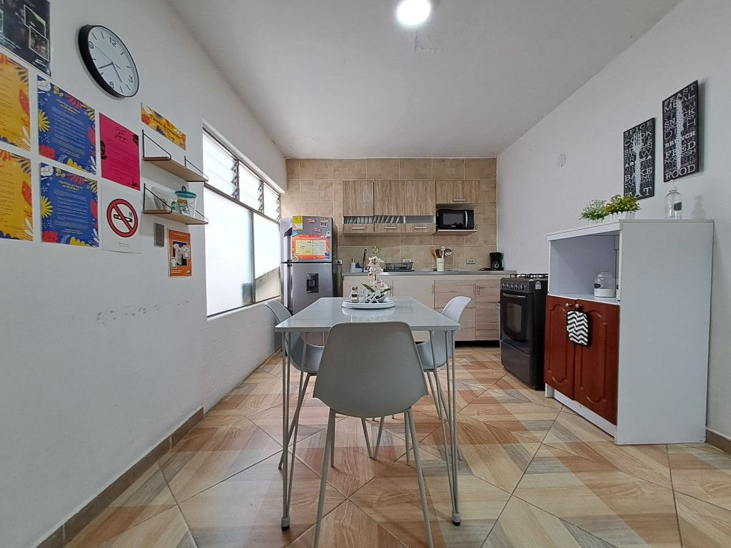 Apartamento en arriendo Antioquia Medellín Los Pinos 105 m2 Habitaciones 3 Baños 2 Garajes 1 Precio $3000000