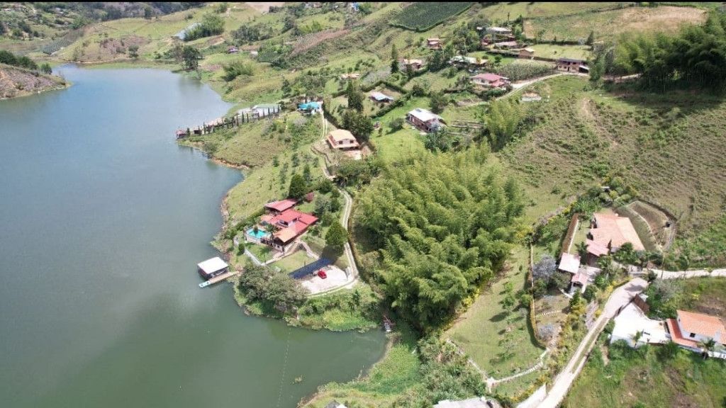 Lote en venta Antioquia Peñol Peñol 0 m2 Habitaciones 0 Baños 0 Garajes 0 Precio $1700000000