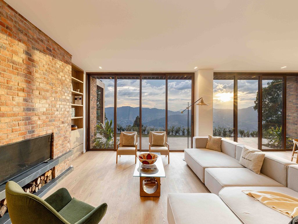 Casa en arriendo o venta Antioquia Medellín Las Palmas 635 m2 Habitaciones 4 Baños 6 Garajes 2 Precio venta $8850000000 Precio arriendo $40500000