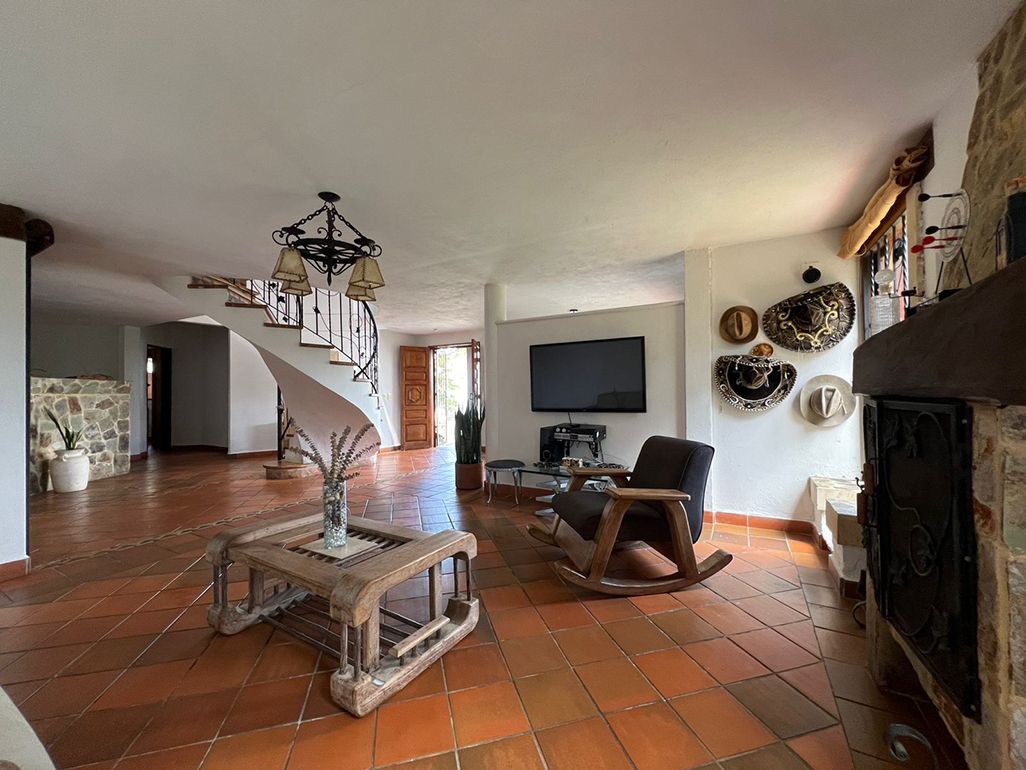 Casa en arriendo o venta Antioquia Envigado Las Palmas 550 m2 Habitaciones 5 Baños 6 Garajes 6 Precio venta $3510000000 Precio arriendo $12000000
