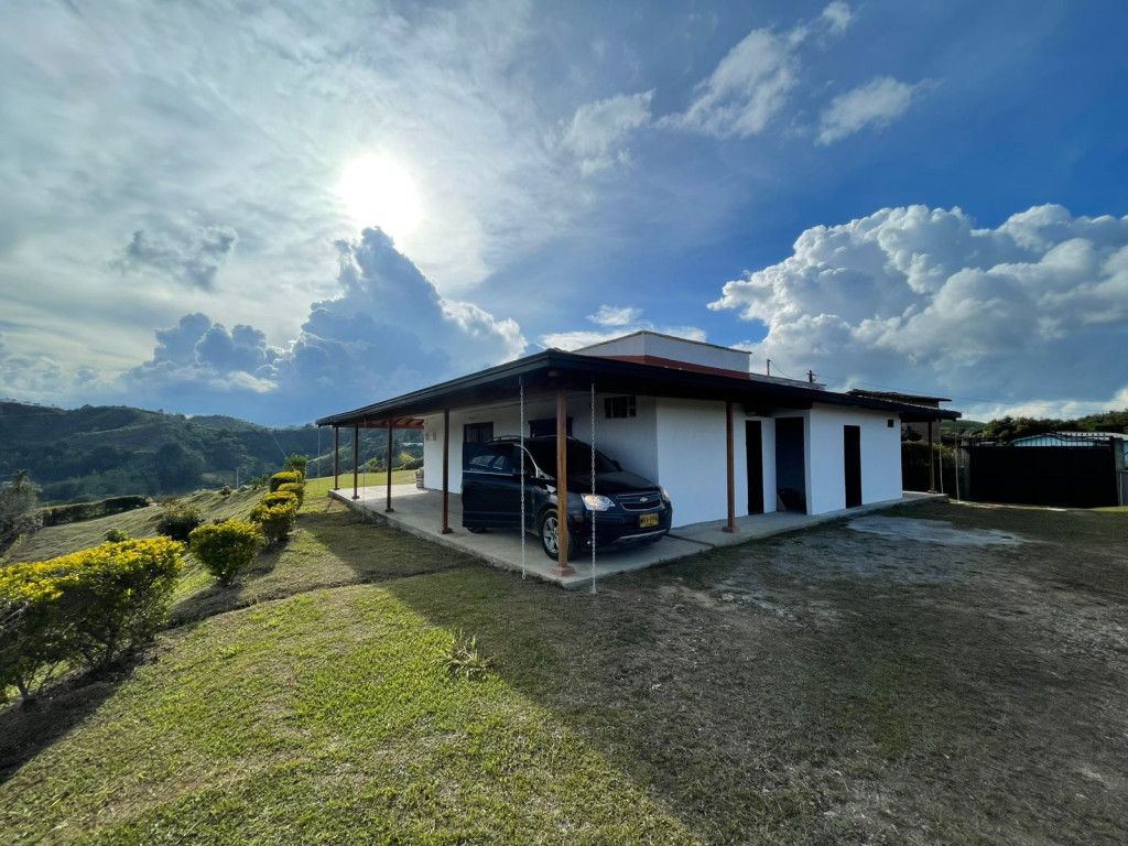 Finca en venta Antioquia San Vicente San Vicente 190 m2 Habitaciones 3 Baños 2 Garajes 4 Precio $590000000