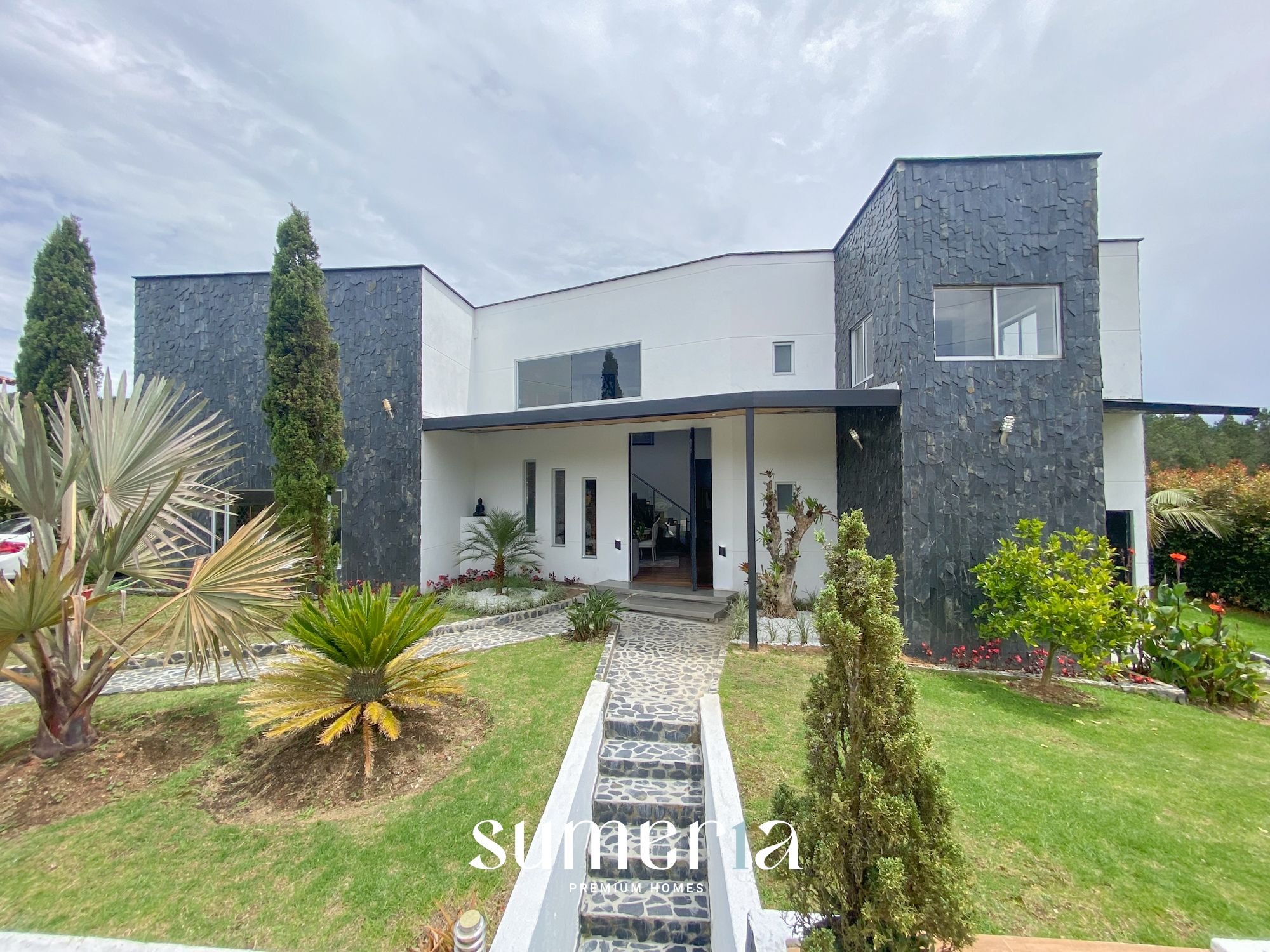 Casa Campestre en arriendo Antioquia Envigado Las Palmas 1260 m2 Habitaciones 4 Baños 6 Garajes 6 Precio $17500000