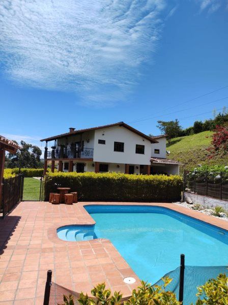 Casa en venta Antioquia Marinilla Vereda San José 14339 m2 Habitaciones 4 Baños 2 Garajes 8 Precio $1800000000