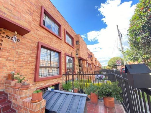 Casa en venta Cundinamarca Bogotá Mallorca 153 m2 Habitaciones 4 Baños 3 Garajes 2 Precio $790000000