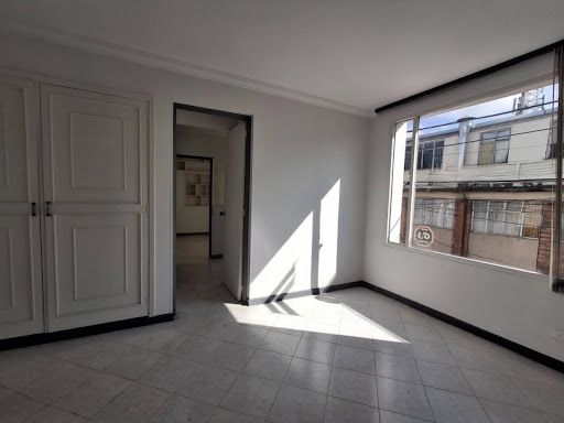 Oficina en arriendo Cundinamarca Bogotá La Soledad 350 m2 Habitaciones 0 Baños 5 Garajes 0 Precio $8000000