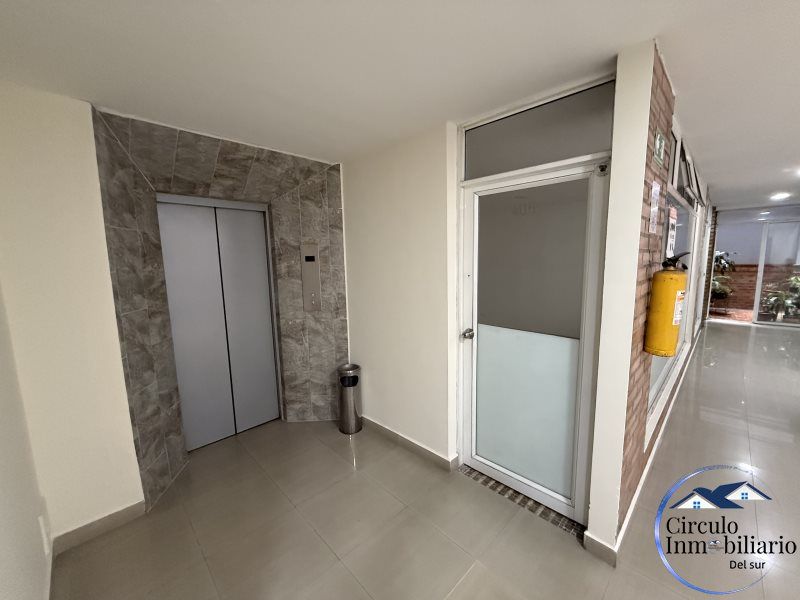Oficina en arriendo Antioquia Envigado El Dorado 30 m2 Habitaciones 0 Baños 1 Garajes 0 Precio $1400000