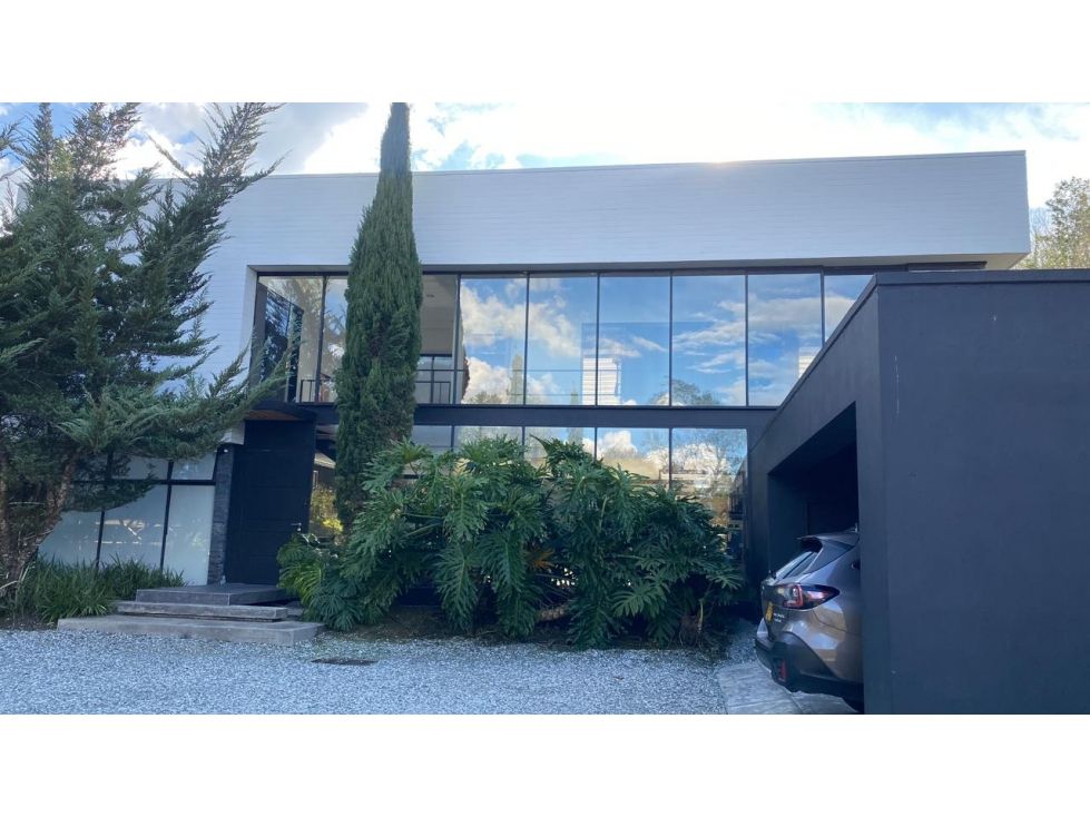 Casa en venta Antioquia Medellín Las Palmas 304 m2 Habitaciones 3 Baños 3 Garajes 2 Precio $3180000000