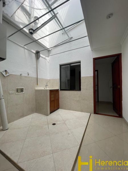 Casa en venta Antioquia Medellín Las Violetas 268 m2 Habitaciones 5 Baños 5 Garajes 1 Precio $1350000000