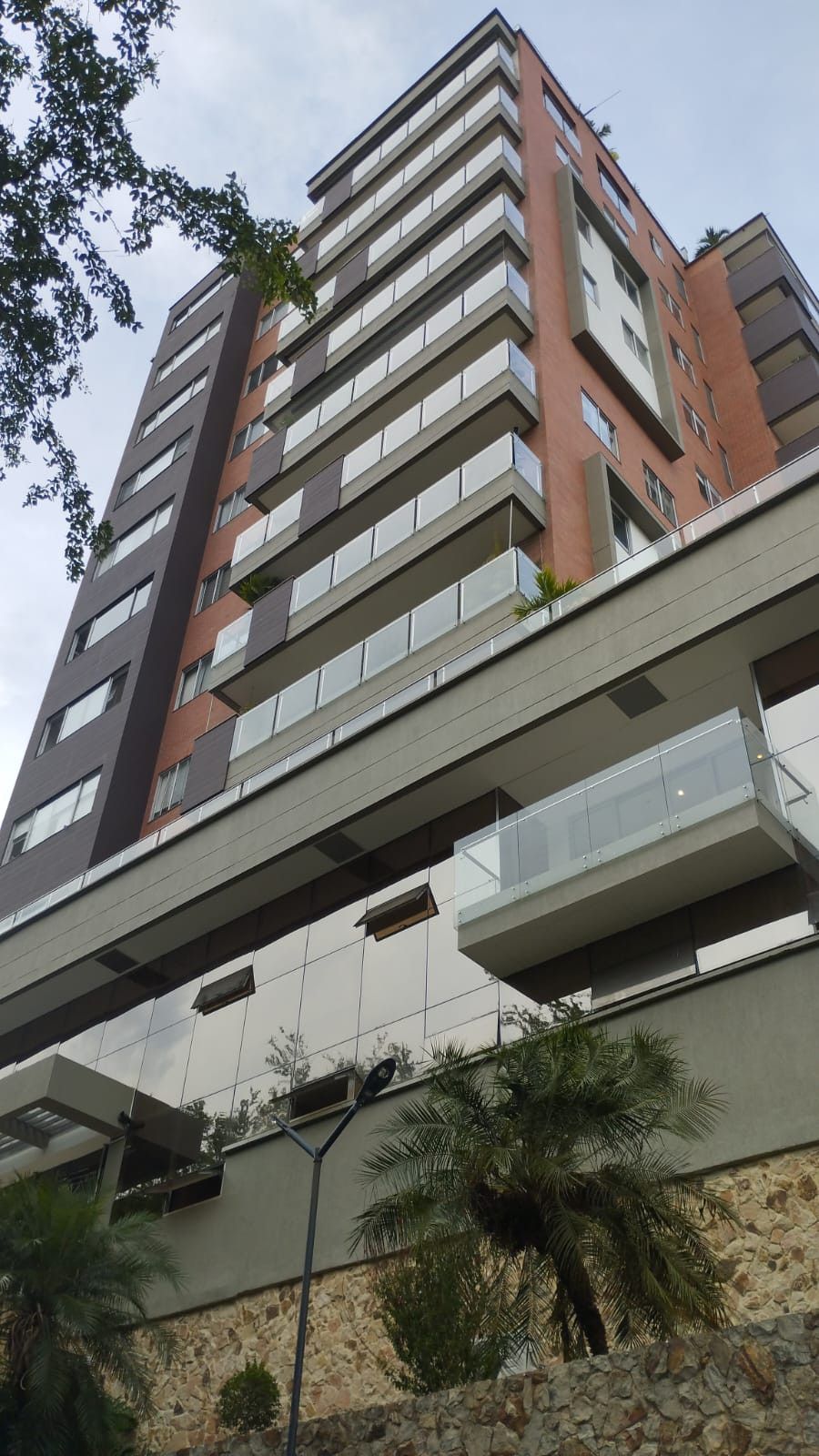 Apartamento en venta Valle Del Cauca Cali Tejares - Cristales 183 m2 Habitaciones 3 Baños 5 Garajes 2 Precio $1450000000