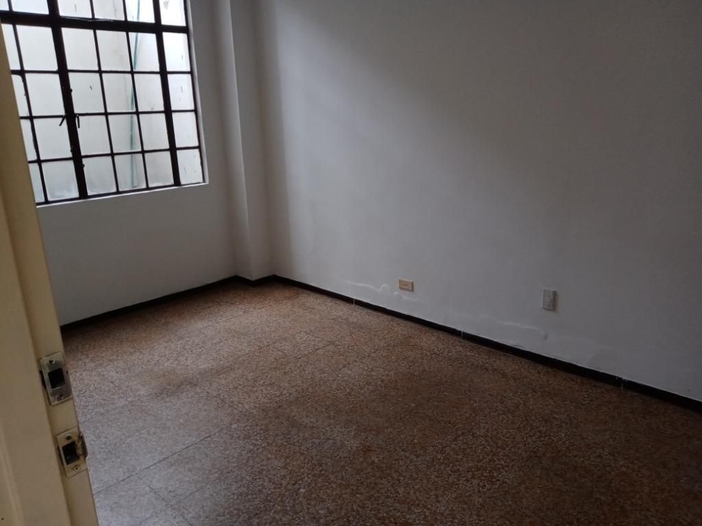 Oficina en arriendo Valle Del Cauca Cali San Pedro 10 m2 Habitaciones 0 Baños 1 Garajes 0 Precio $544000