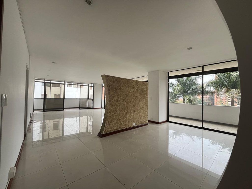 Apartamento en arriendo o venta Antioquia Medellín Los Balsos No2 245 m2 Habitaciones 3 Baños 4 Garajes 2 Precio venta $1350000000 Precio arriendo $6200000