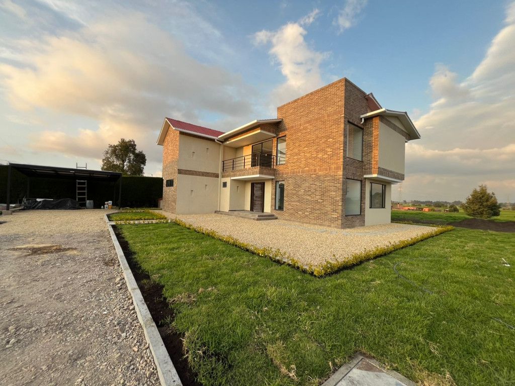 Casa en venta Cundinamarca Cota Cota 264 m2 Habitaciones 3 Baños 4 Garajes 2 Precio $1950000000