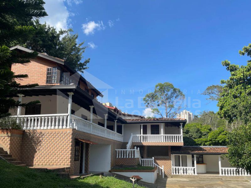 Casa en arriendo Antioquia Medellín Cucaracho 4200 m2 Habitaciones 7 Baños 6 Garajes 7 Precio $15000000