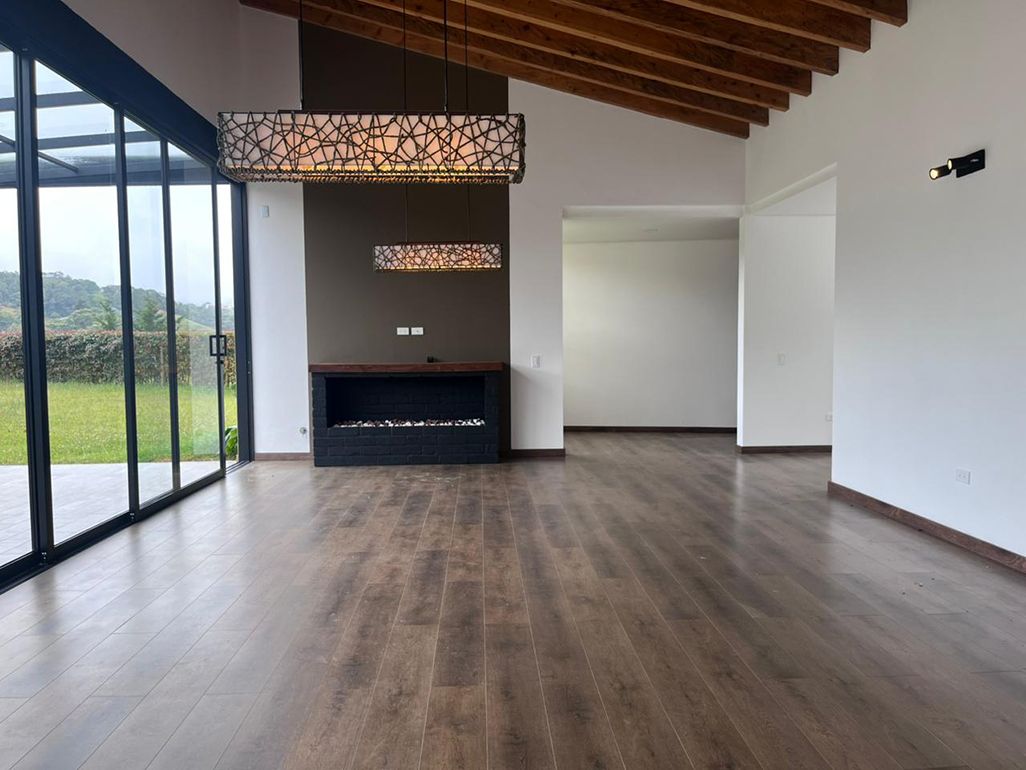 Casa en arriendo o venta Antioquia El Retiro Villa Elena 250 m2 Habitaciones 3 Baños 4 Garajes 6 Precio venta $2520000000 Precio arriendo $8800000