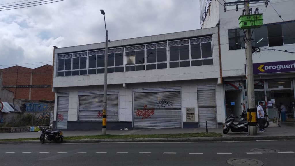Bodega en arriendo Antioquia Medellín La America 330 m2 Habitaciones 0 Baños 1 Garajes 0 Precio $19000000