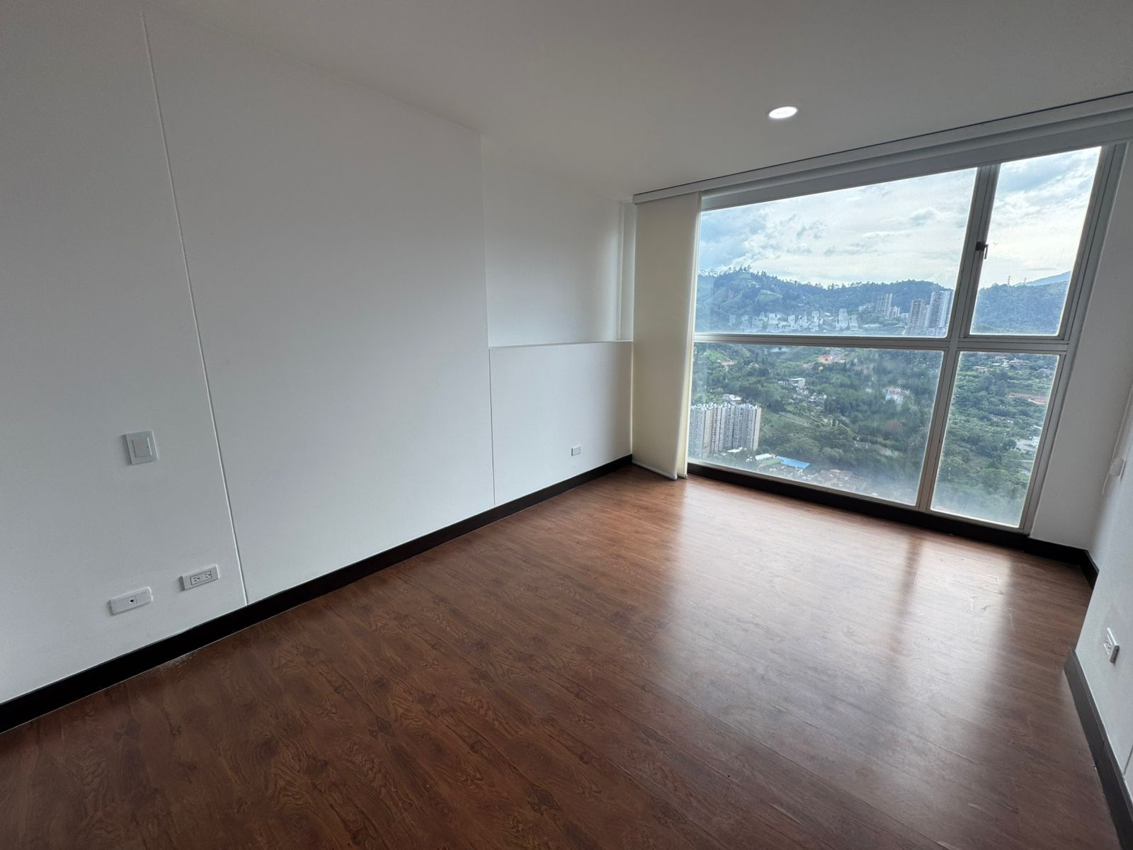 Apartamento en arriendo Antioquia Sabaneta Vereda La Doctora 135 m2 Habitaciones 3 Baños 4 Garajes 2 Precio $4200000