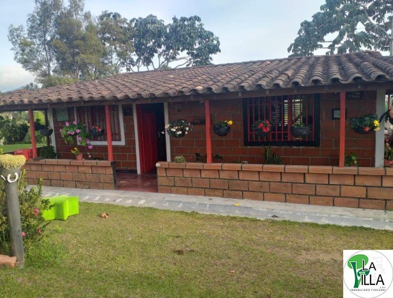 Casa en arriendo Antioquia Marinilla Vereda La Esmeralda 3400 m2 Habitaciones 3 Baños 1 Garajes 0 Precio $2500000