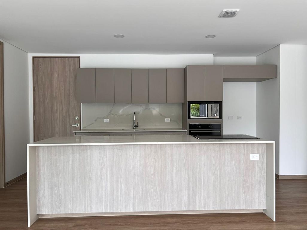 Apartamento en venta Antioquia Rionegro S3-de-10 166 m2 Habitaciones 3 Baños 4 Garajes 2 Precio $1650000000