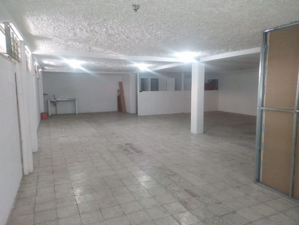 Bodega en arriendo Antioquia Itagüí Balcones De Sevilla 250 m2 Habitaciones 0 Baños 5 Garajes 2 Precio $8000000
