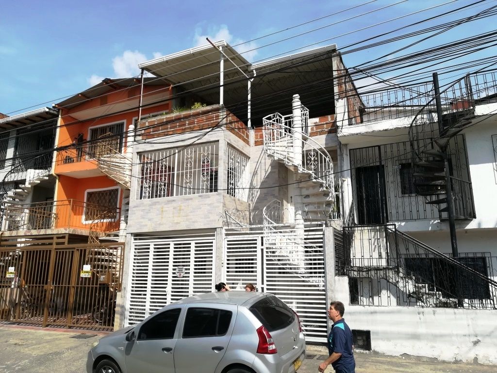Casa en venta Valle Del Cauca Cali El Rodeo 285 m2 Habitaciones 6 Baños 3 Garajes 1 Precio $500000000