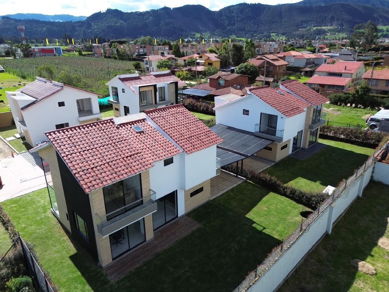 Casa en venta Cundinamarca Cajicá Vda Canelon 163 m2 Habitaciones 4 Baños 5 Garajes 6 Precio $1132400000