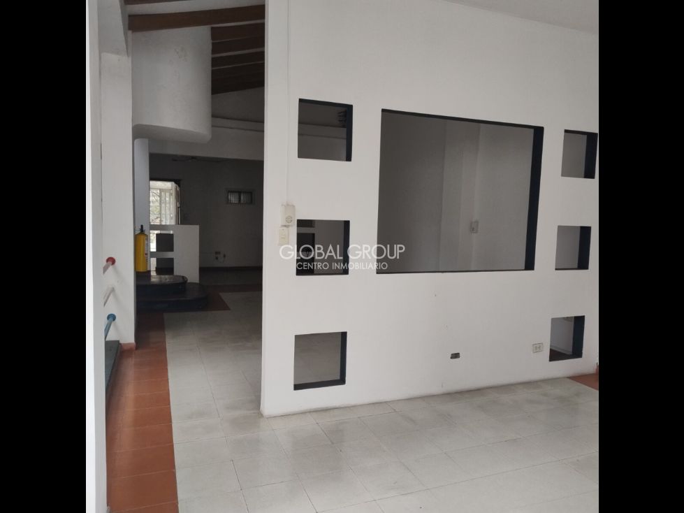 Oficina en venta Valle Del Cauca Cali Santa Teresita 320 m2 Habitaciones 0 Baños 0 Garajes 0 Precio $800000000