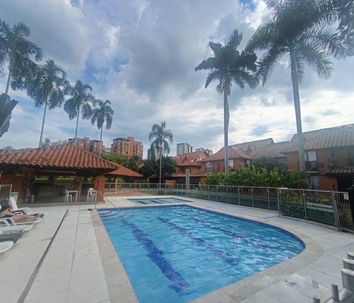 Casa en venta Valle Del Cauca Cali Urbanización Ciudad Jardín 160 m2 Habitaciones 3 Baños 5 Garajes 2 Precio $760000000