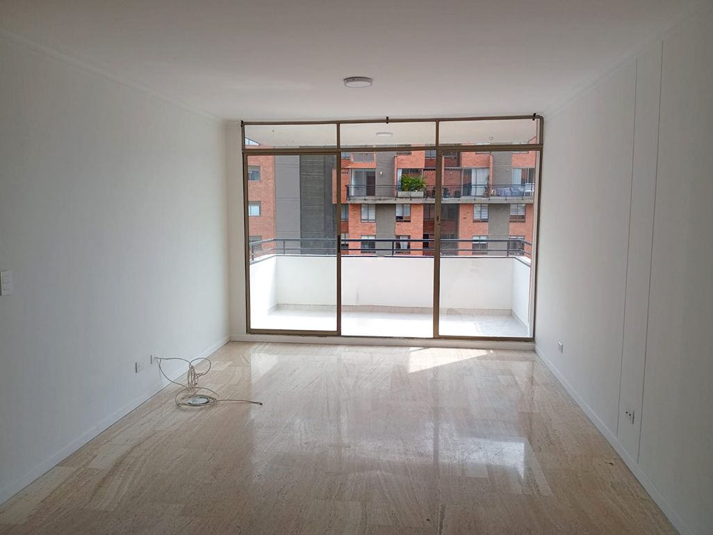 Apartamento en arriendo Antioquia Medellín Castropol 85 m2 Habitaciones 2 Baños 2 Garajes 2 Precio $3450000