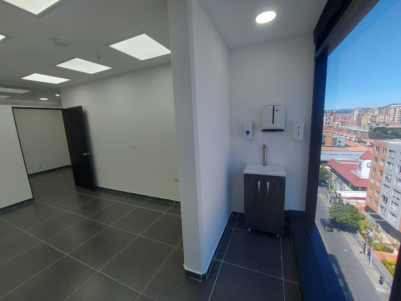 Consultorio en venta Cundinamarca Bogotá Cedritos 50 m2 Habitaciones 0 Baños 1 Garajes 2 Precio $550000000