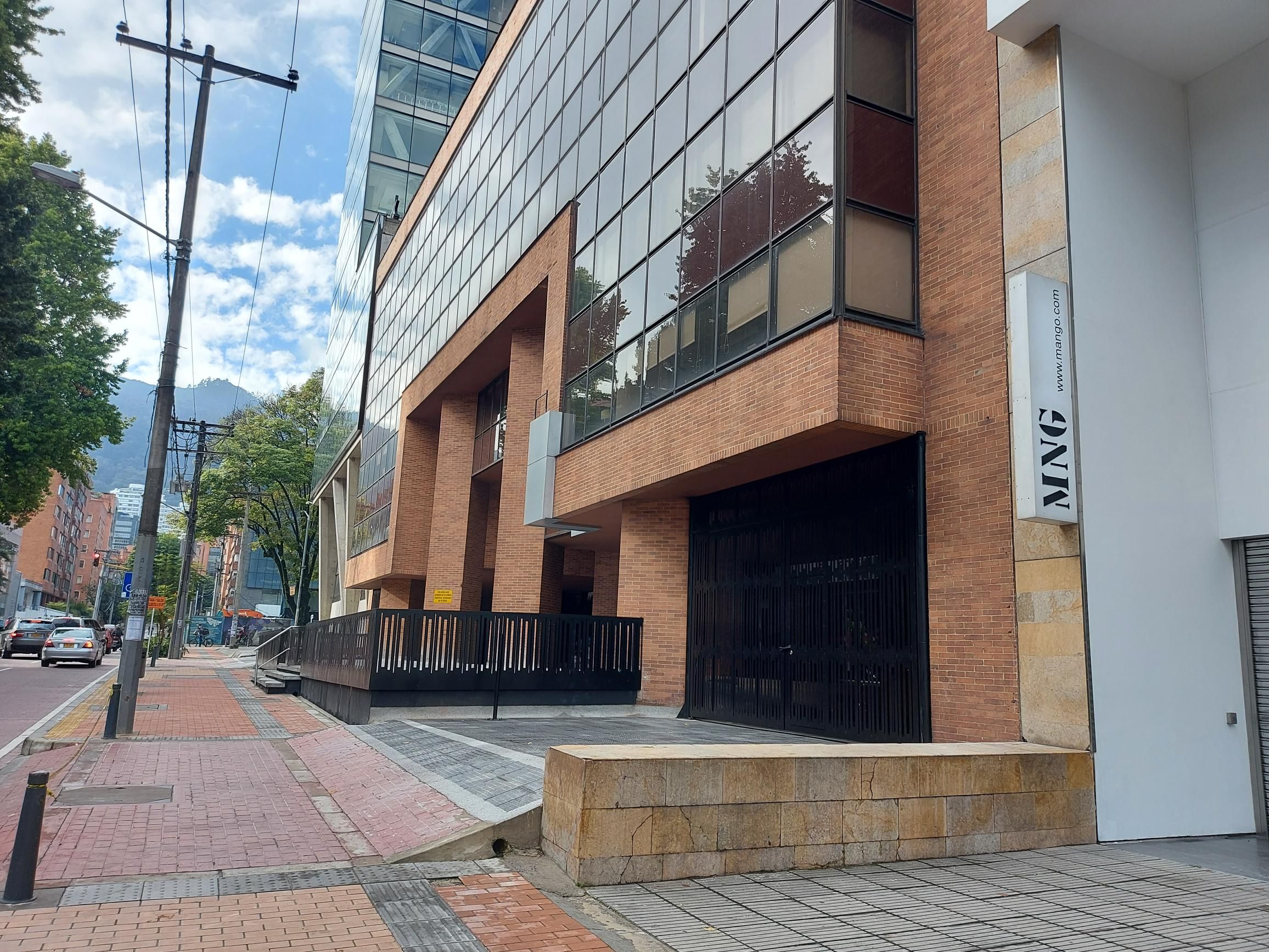 Oficina en arriendo o venta Cundinamarca Bogotá El Espartillal 60 m2 Habitaciones 0 Baños 2 Garajes 1 Precio venta $680000000 Precio arriendo $4200000