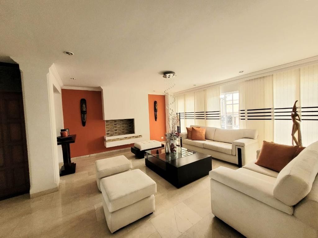 Apartamento en venta Valle Del Cauca Cali Bellavista 180 m2 Habitaciones 4 Baños 3 Garajes 2 Precio $970000000