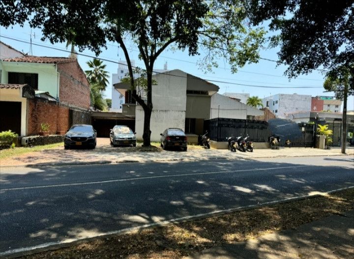 Casa en arriendo Valle Del Cauca Cali Urbanización Ciudad Jardín 930 m2 Habitaciones 6 Baños 8 Garajes 8 Precio $12000000