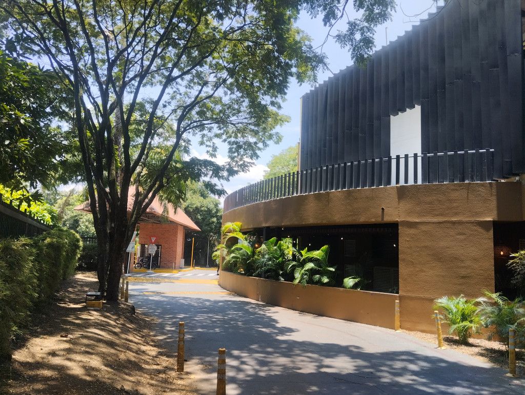 Local en venta Valle Del Cauca Cali Urbanización Ciudad Jardín 160 m2 Habitaciones 0 Baños 0 Garajes 0 Precio $2553000000