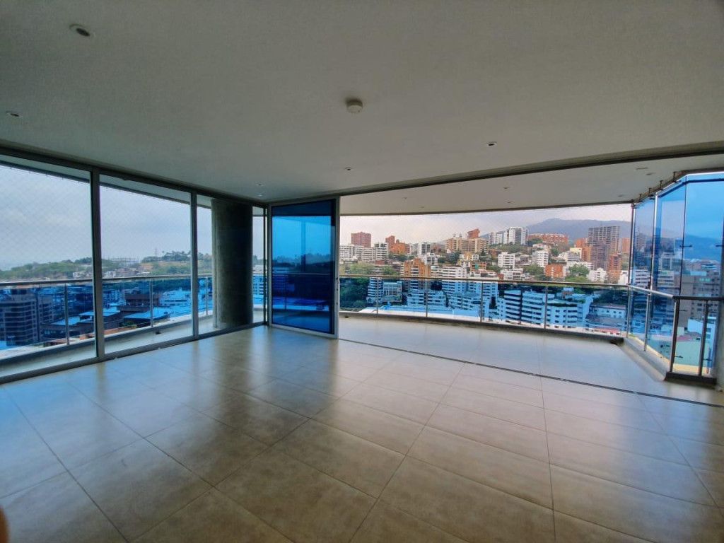 Apartamento en arriendo Valle Del Cauca Cali Normandía 200 m2 Habitaciones 3 Baños 3 Garajes 3 Precio $7500000