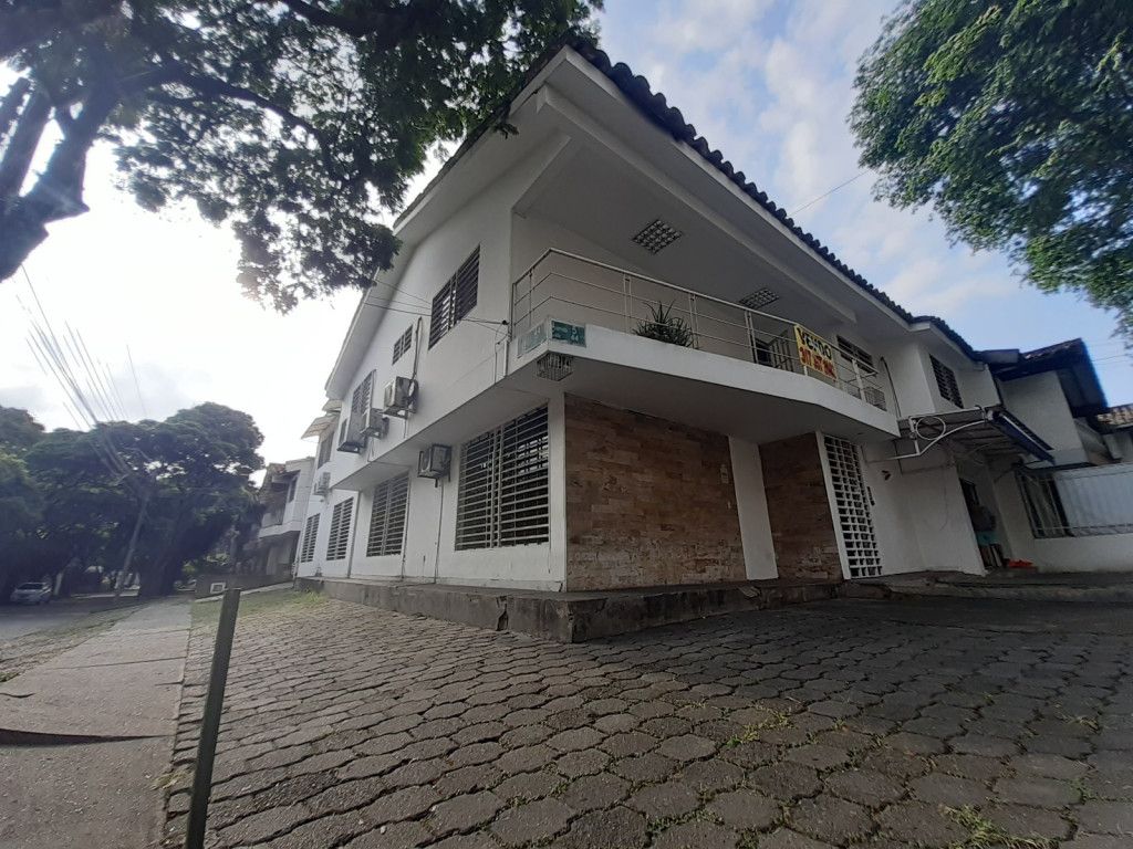 Casa en arriendo Valle Del Cauca Cali La Flora 505 m2 Habitaciones 10 Baños 6 Garajes 8 Precio $10000000