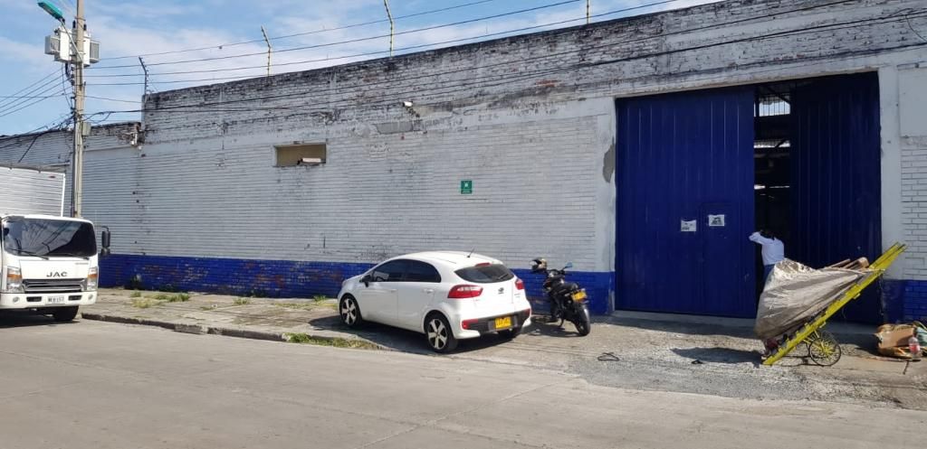 Bodega en arriendo Valle Del Cauca Cali Industrial 2100 m2 Habitaciones 0 Baños 2 Garajes 0 Precio $25000000