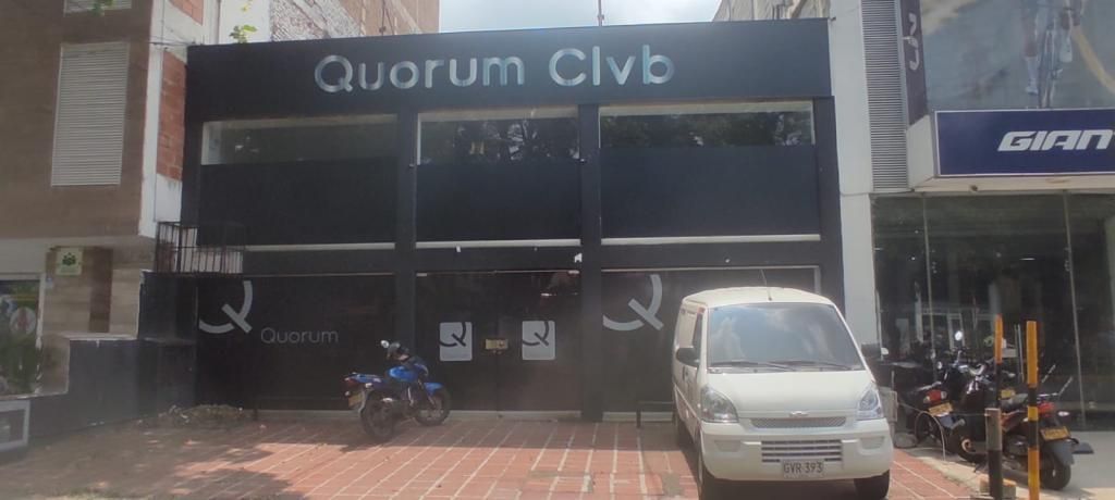 Local en arriendo Valle Del Cauca Cali El Gran Limonar - Cataya 400 m2 Habitaciones 0 Baños 2 Garajes 4 Precio $13000000