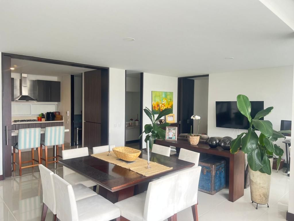 Apartamento en venta Valle Del Cauca Cali Aguacatal 236 m2 Habitaciones 4 Baños 4 Garajes 3 Precio $1300000000