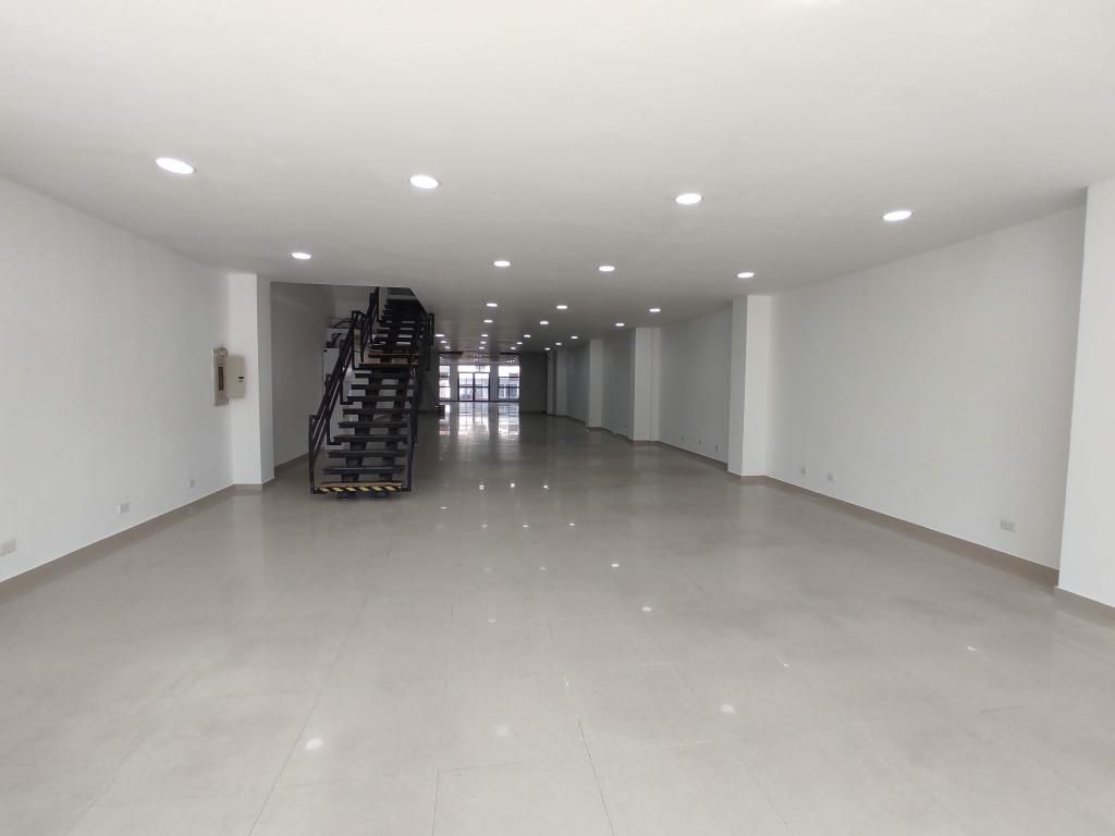 Edificio en arriendo Valle Del Cauca Cali Los Libertadores 1484 m2 Habitaciones 5 Baños 14 Garajes 12 Precio $29900000