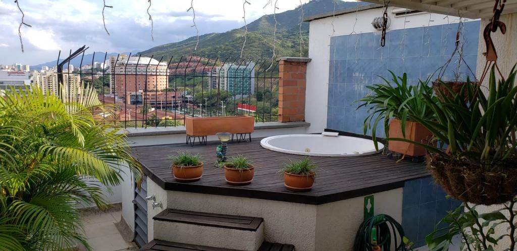 Apartamento en venta Valle Del Cauca Cali Nn 230 m2 Habitaciones 4 Baños 4 Garajes 2 Precio $989000000